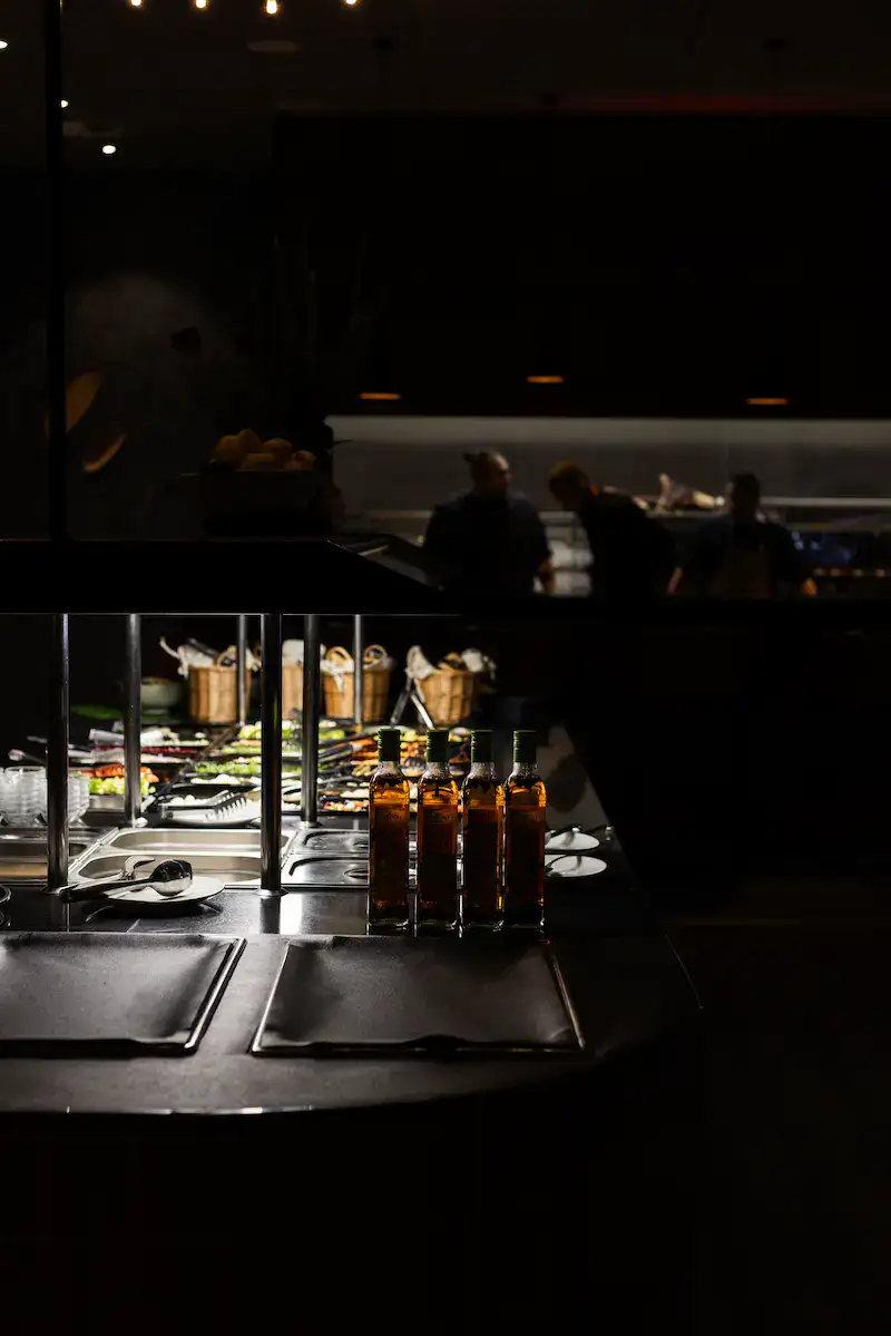 Vue large du buffet généreux Terra Brasil